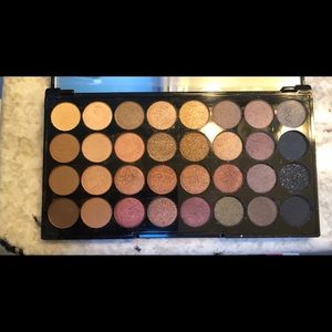 Revolution palette